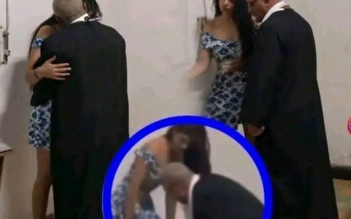 Pastor se aprovecha de… Ver más